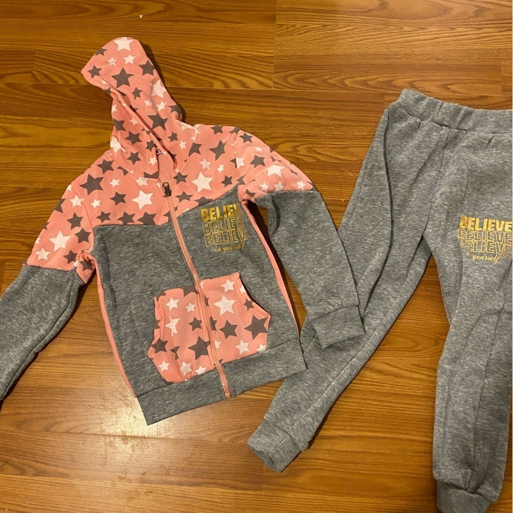 Love from the Heart Sweatsuit size 5/6 (HG)